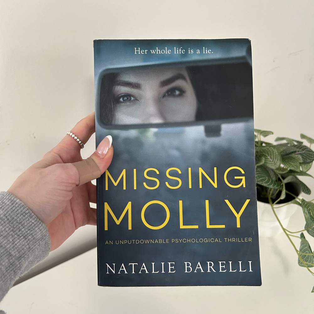 MISSING MOLLY by Natalie‎ Barelli